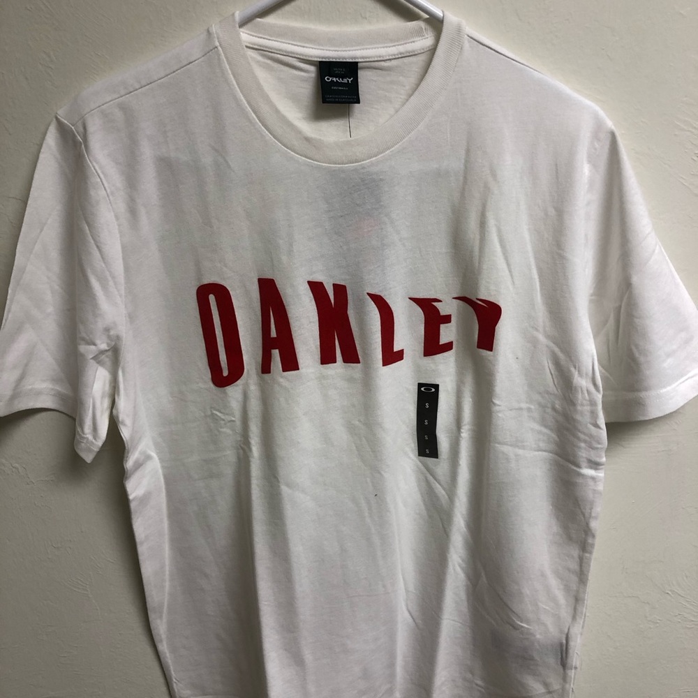 Oakley T-shirt